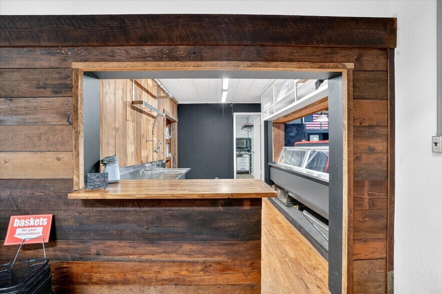 More Photos Of 33 W Olive St, Aurora General Retail For Sale