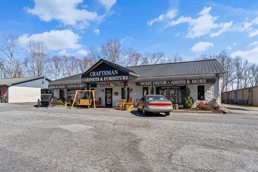 More Photos Of 2994 Hickory Blvd, Hudson Freestanding For Sale