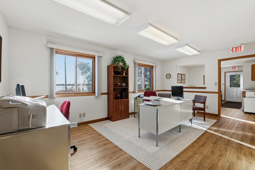 More Photos Of 5500 Prairie Dr, Plover Flex For Sale