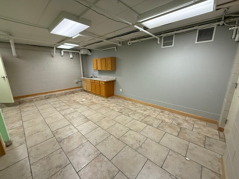More Photos Of 1820-1828 SE Como Ave, Minneapolis Storefront Retail Residential For Lease