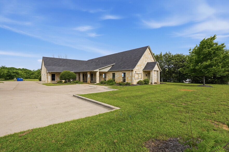More Photos Of 914 Foster Ln, Weatherford Healthcare For Lease