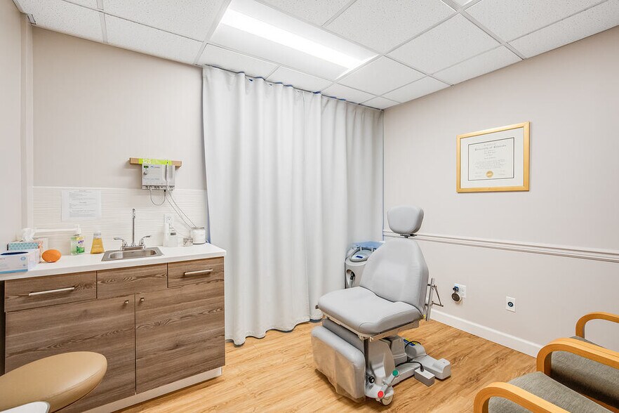 More Photos Of 181 Main St, Huntington Medical For Lease