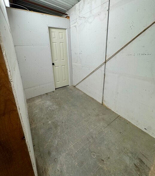 More Photos Of 111 Stanford Ave, Half Moon Bay Warehouse For Lease