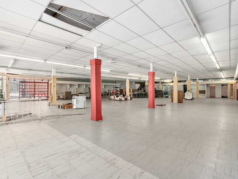 More Photos Of 505 Main St, Canton Storefront Retail Office For Sale
