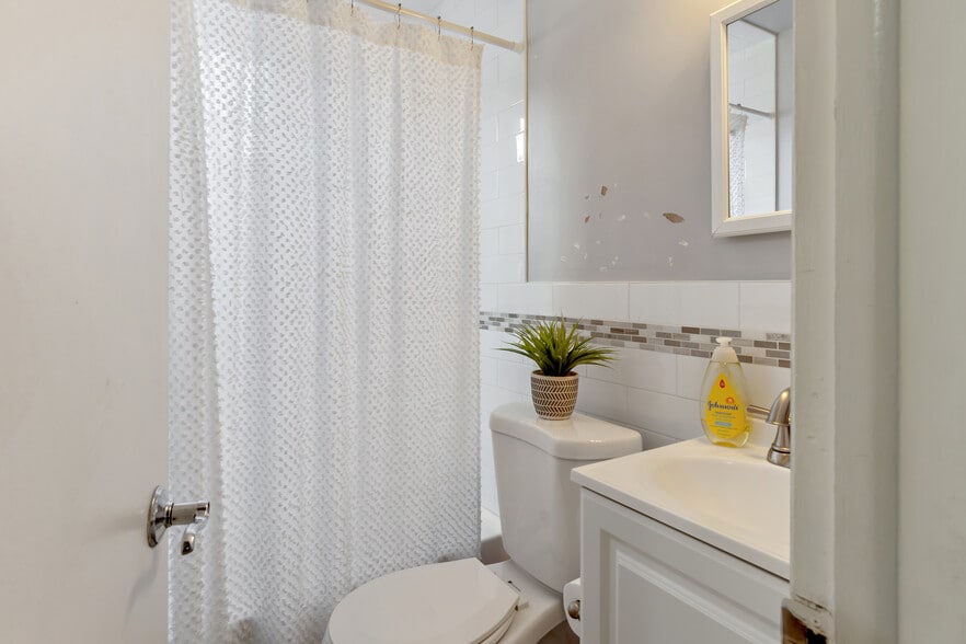 More Photos Of 180 Madison Ave, Port Chester Office For Sale