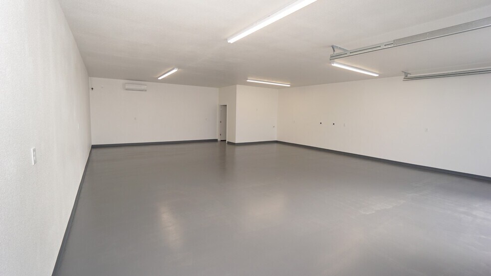 More Photos Of 4030 Stockton Hill Rd, Kingman Light Distribution For Sale