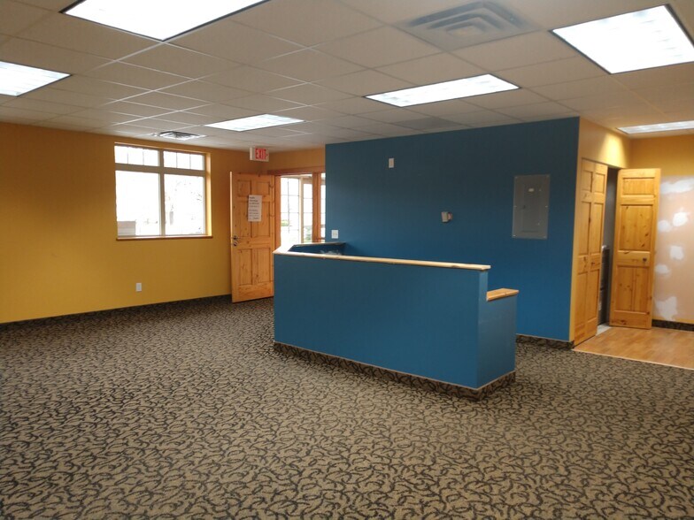 More Photos Of 621 N Benton Dr, Sauk Rapids Office For Lease