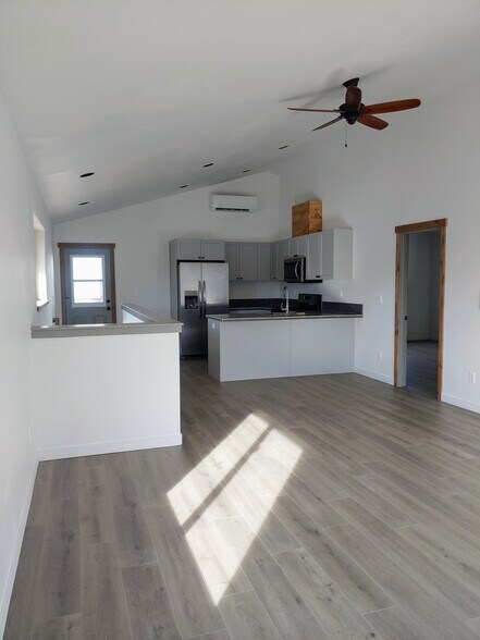 More Photos Of 428 NE Burnside Ave, Bend Apartments For Sale