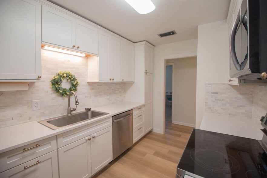 More Photos Of 6120 New Jesup Hwy, Brunswick Apartments For Sale
