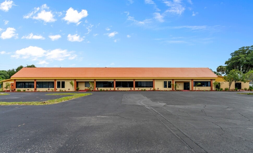 More Photos Of 865 W New York Ave, Deland Freestanding For Sale