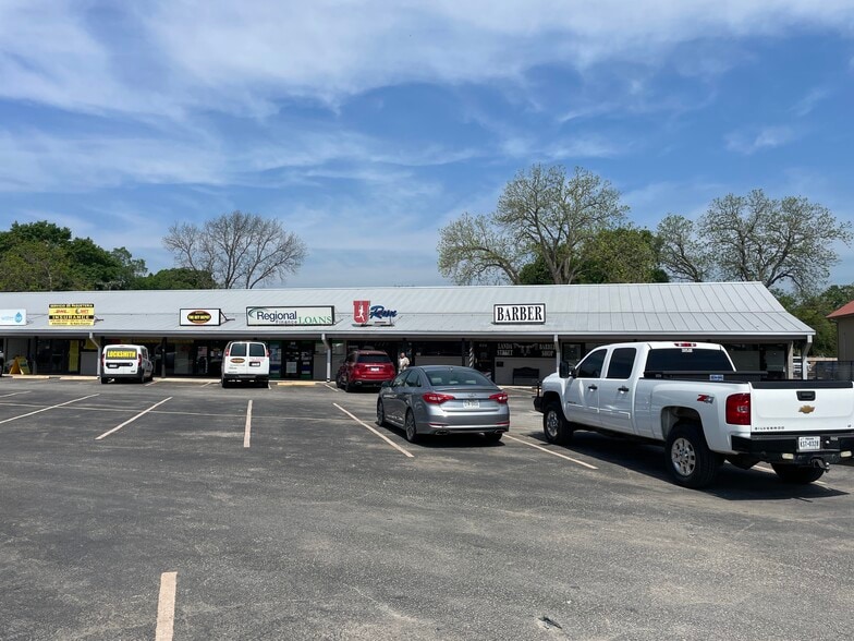 More Photos Of 380-394 Landa St, New Braunfels Unknown For Lease