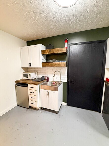 More Photos Of 138 3rd St, Underwood Freestanding For Sale