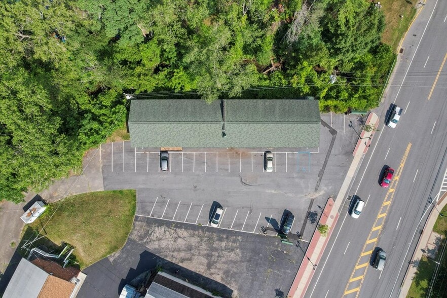 More Photos Of 5 Canada St, Lake George Hotel For Sale