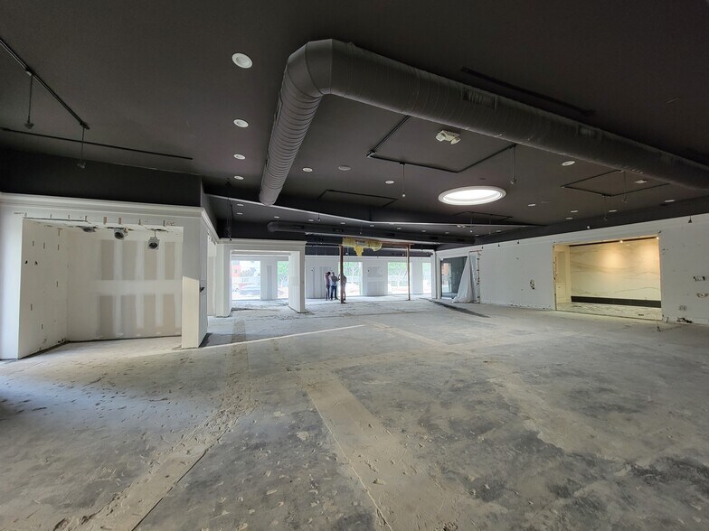 More Photos Of 12353 Wilshire Blvd, Los Angeles Loft Creative Space For Lease