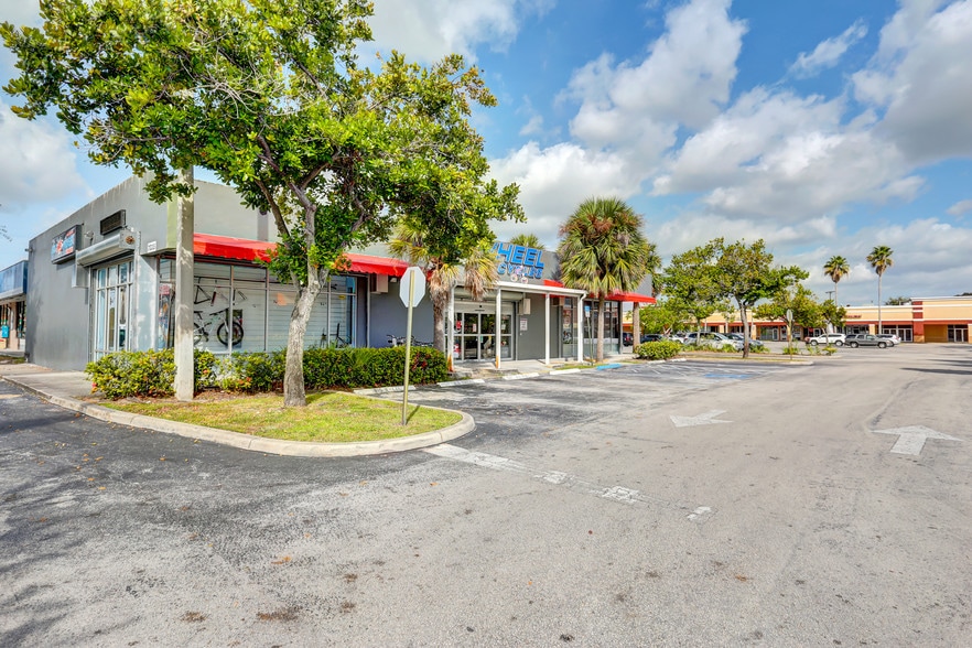 More Photos Of 7035 Taft St, Hollywood Freestanding For Sale