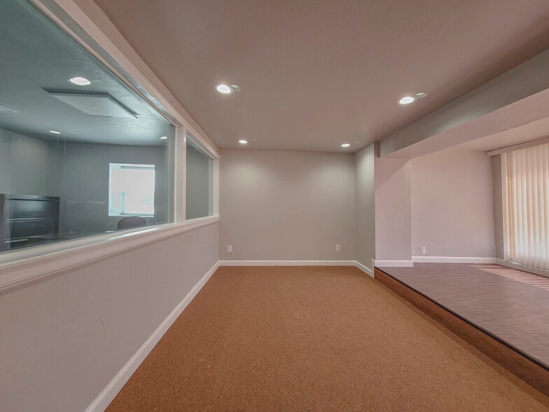 More Photos Of 6001 Nw Expressway, Oklahoma City Office For Sale