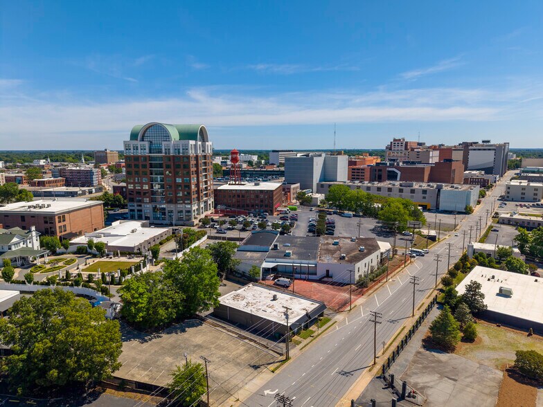 More Photos Of 512-514 W Green St, High Point Freestanding For Lease