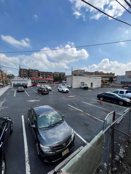 More Photos Of 543 32nd St, Union City Restaurant For Sale