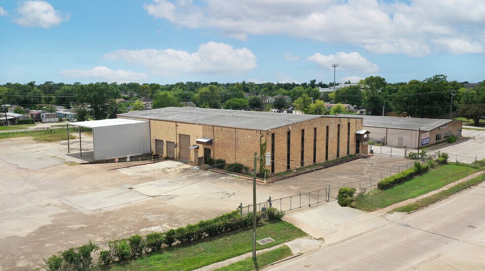 More Photos Of 7520 Lawndale St, Houston Warehouse For Lease