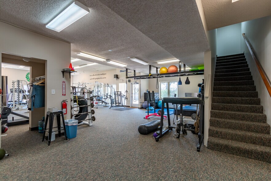 More Photos Of 2500 W 31st St, Lawrence Office For Sale