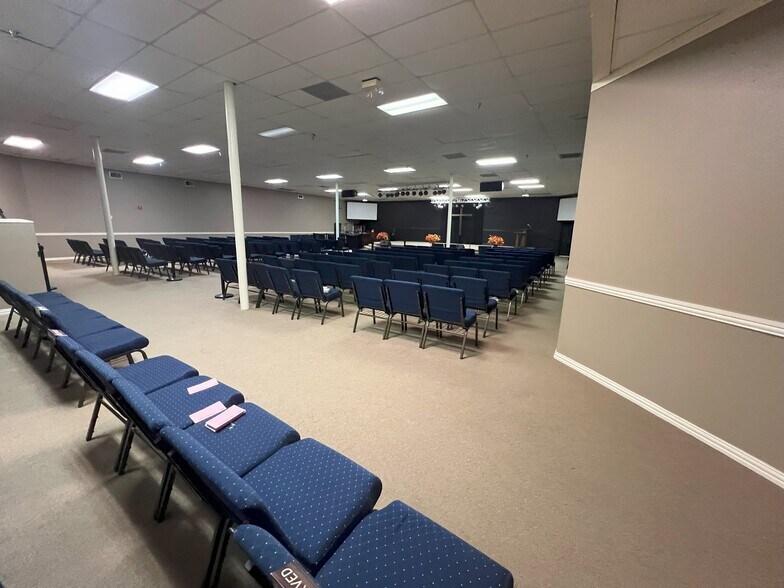 More Photos Of 4702 Saturn Rd, Garland Office For Lease