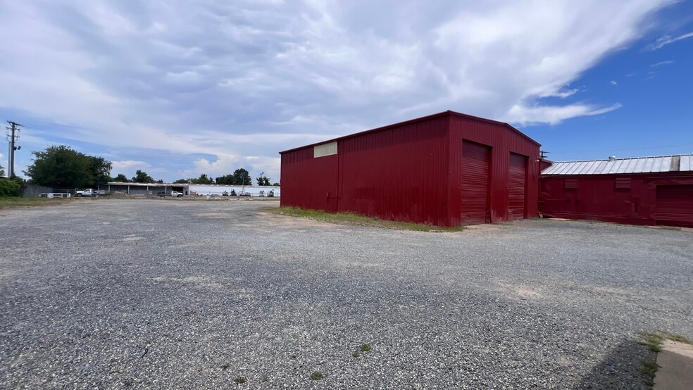 More Photos Of 3419 E Broadway Ave, North Little Rock Service For Lease