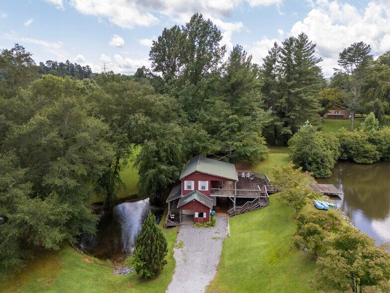 More Photos Of 8826 Boylston Hwy, Mills River Flex For Sale