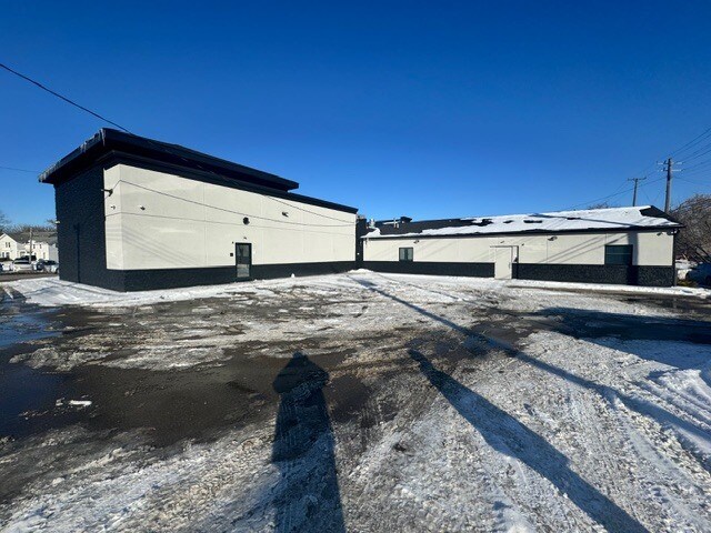 More Photos Of 111 W Genesee St, Lapeer Freestanding For Sale