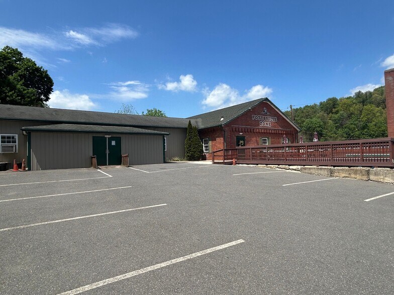 More Photos Of 337 Peacock St, Pottsville General Retail For Sale