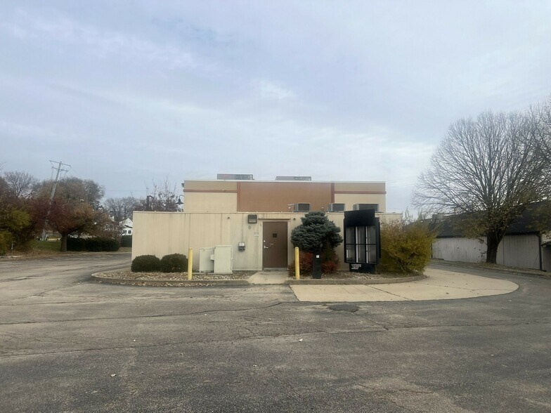More Photos Of 737 N Galena Ave, Dixon Fast Food For Sale