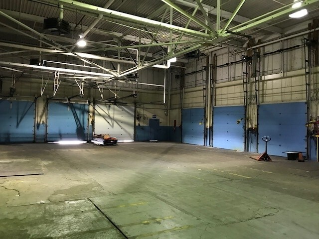 More Photos Of 3121 Pleasant Valley Blvd, Altoona Light Distribution For Lease