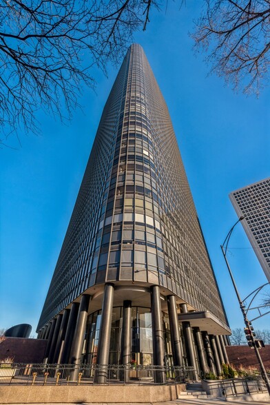 Primary Photo Of 5419 N Sheridan Rd, Chicago Apartments For Lease