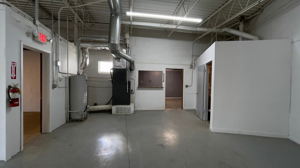 More Photos Of 204 N 13th Steet, Saint Charles Flex For Lease