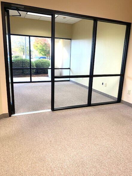 More Photos Of 1008 Hutton Ln, High Point Office For Lease