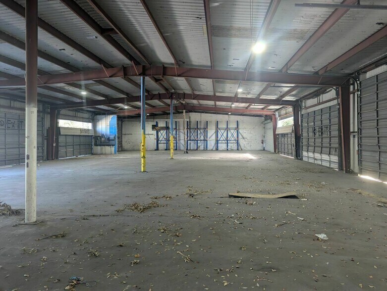 More Photos Of 2920 ALT US 27, Sebring Service For Sale