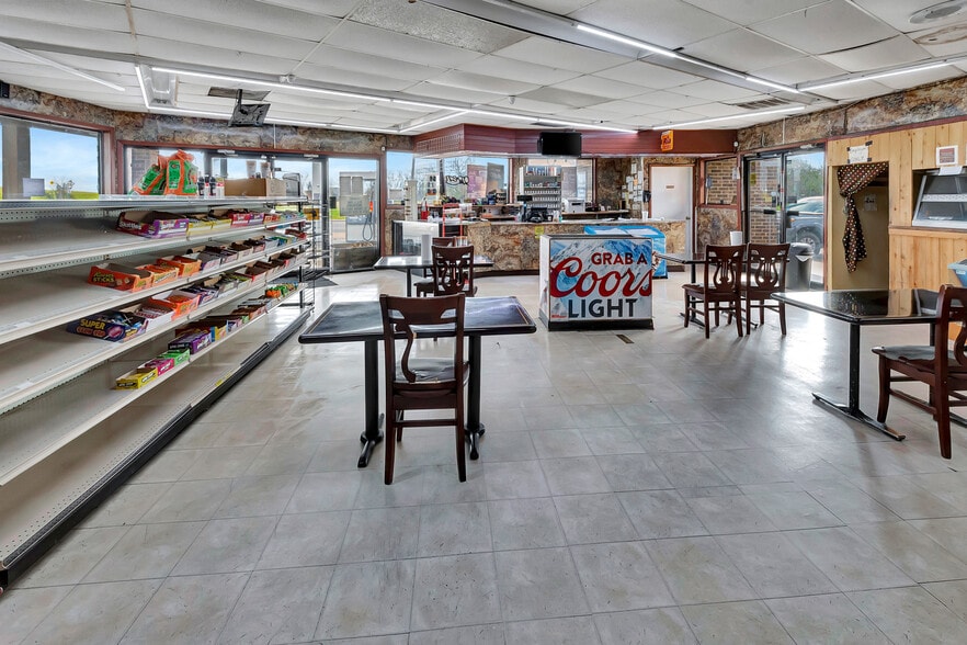 More Photos Of 1100 W US Highway 59 Feeder, Ganado Convenience Store For Sale