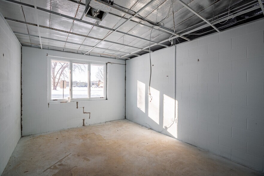 More Photos Of 445 Holton St, Sparta Warehouse For Lease