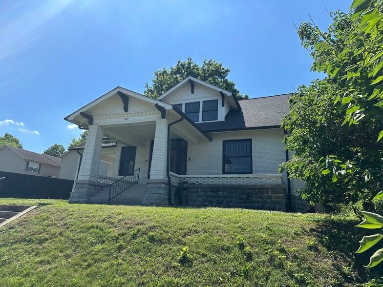 More Photos Of 607 N High St, Columbia Office For Lease