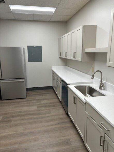 More Photos Of 5001 Horizons Dr, Columbus Medical For Lease