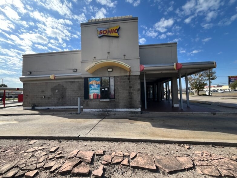 More Photos Of 5195 W 34th St, Houston Fast Food For Lease