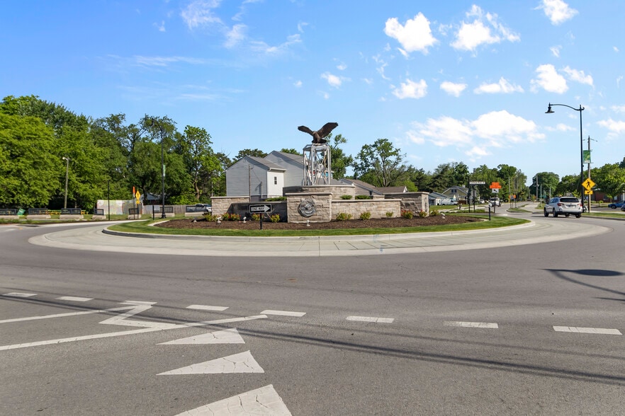 More Photos Of 10567 N College Ave, Carmel Storefront Retail Office For Lease