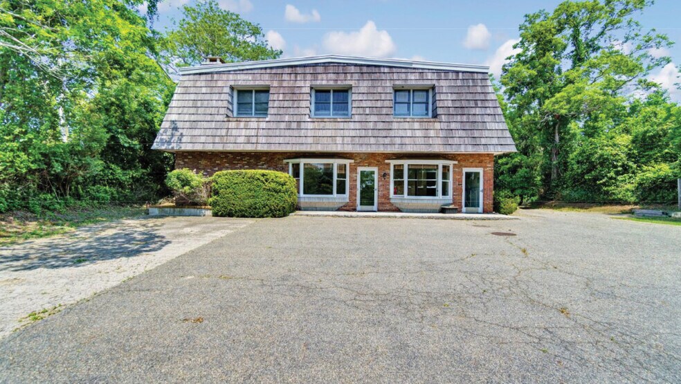 More Photos Of 921 County Road 39, Southampton Office For Sale