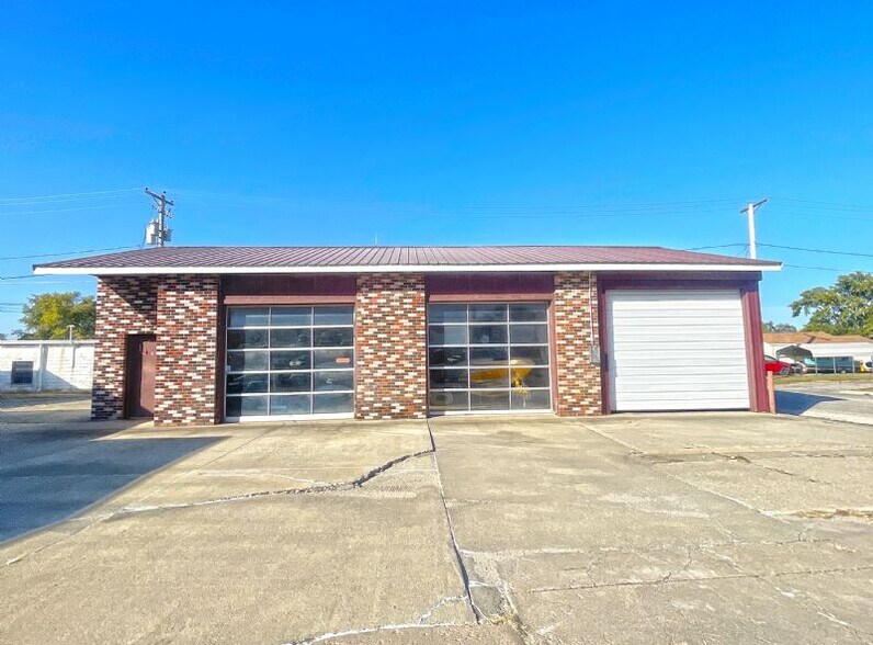 More Photos Of 1101 W Sheridan Ave, Shenandoah Auto Repair For Sale