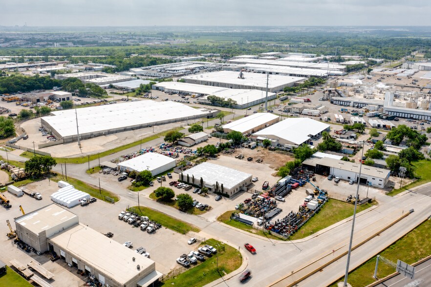 More Photos Of 1930 Hinton Dr, Irving Showroom For Lease