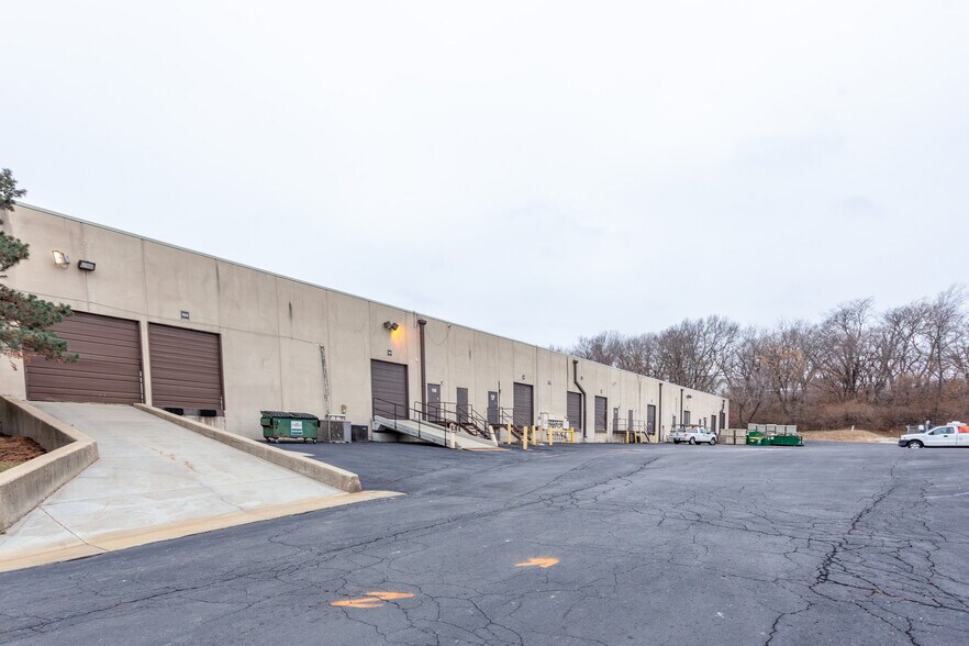 More Photos Of 1140-1146 Booth St, Kansas City Light Manufacturing For Lease