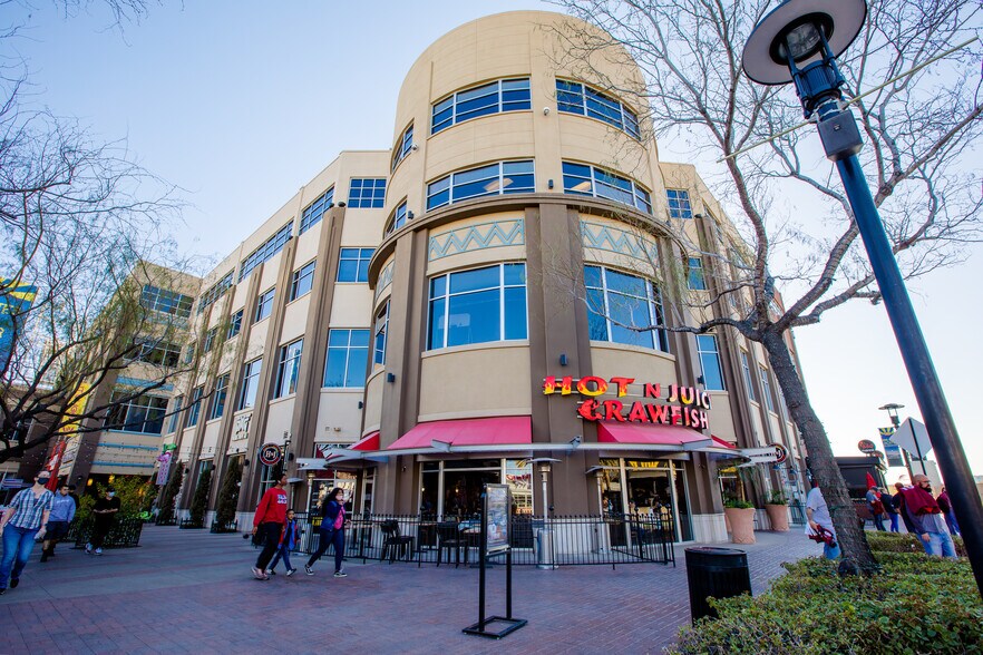 More Photos Of W Glendale Ave @ SEC Glendale Ave & Loop 101, Glendale Unknown For Lease