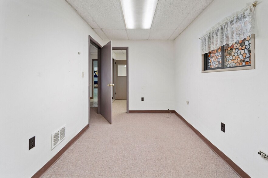 More Photos Of 104 N Duane Ave, Endicott Industrial For Lease