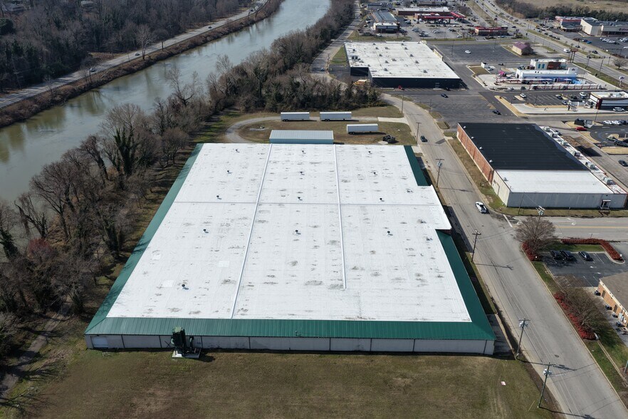 More Photos Of 301 Trade St, Danville Warehouse For Sale