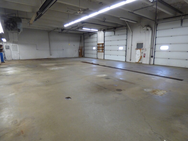 More Photos Of 206 N Highway Ave, Blooming Prairie Service For Sale