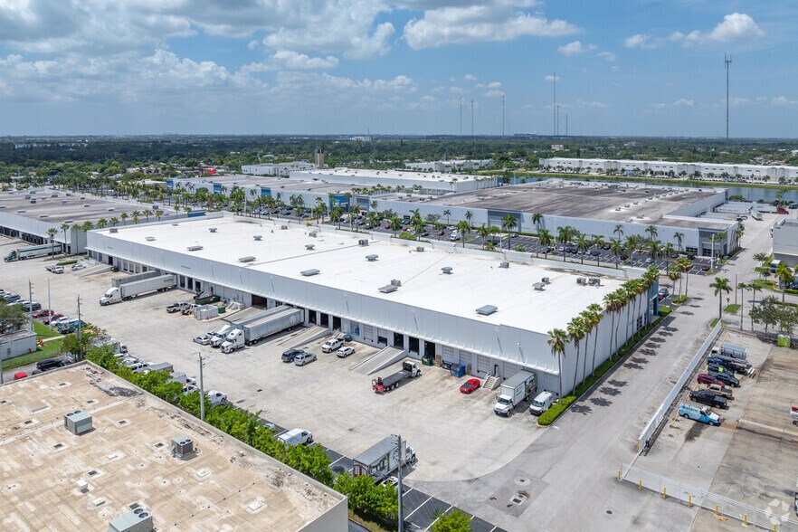 More Photos Of 2401-2599 SW 32nd Ave, Pembroke Park Warehouse For Lease